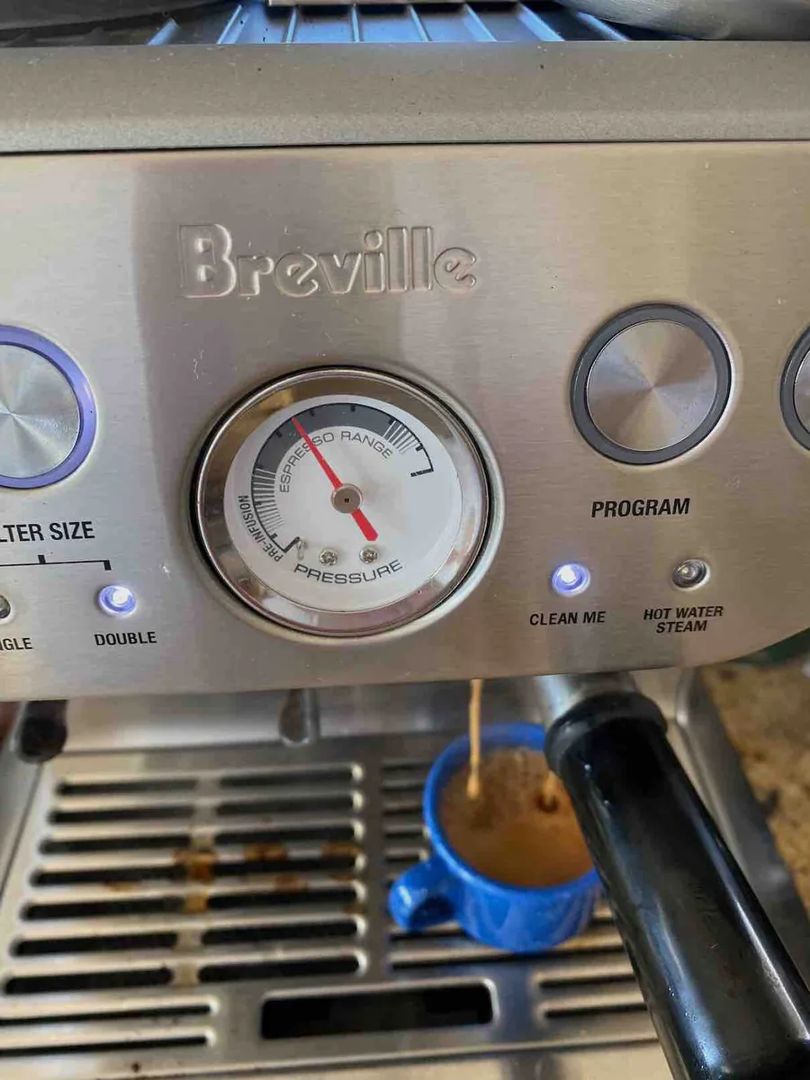 Repaired Breville machine pulling espresso with the gauge in the espresso range